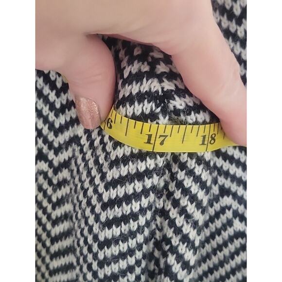 Cocogio Cardigan Sweater Coat Women's Size Small Black/White Chevron Tweed - Picture 7 of 12